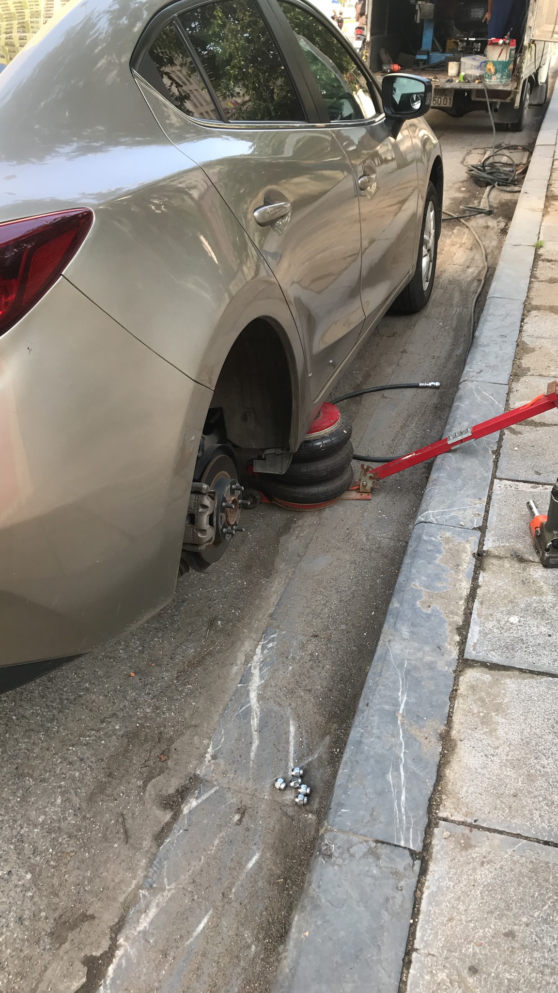 Phạm vi cứu hộ lốp ô tô của trung tâm hoạt động khắp Hà Nội