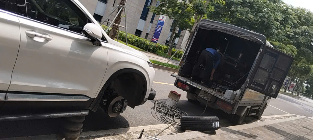 Vá lốp ô tô Mộ Lao 24/7- Vá lốp xe lưu động gần đây- 036.333.6980
