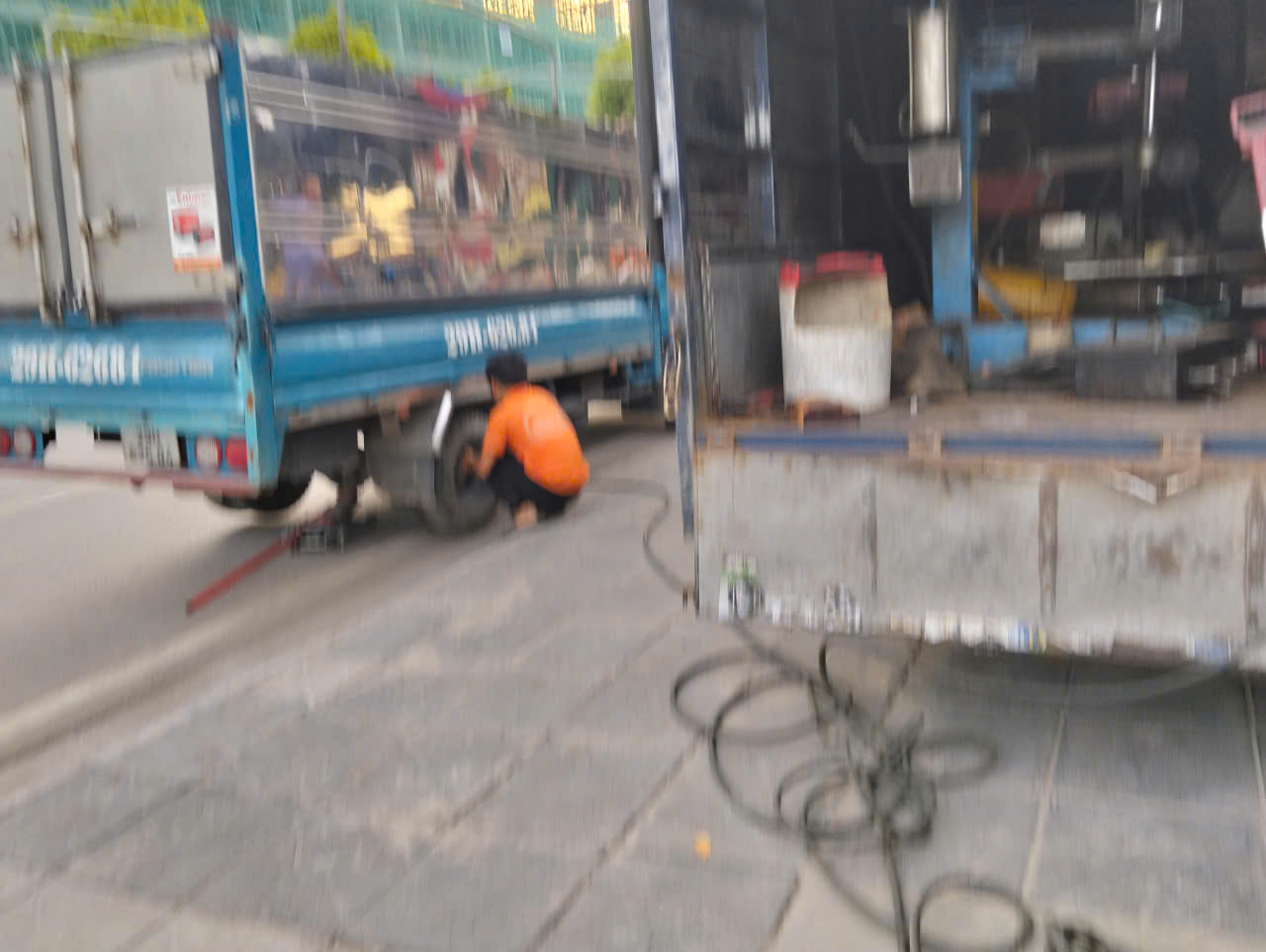 Vá lốp ô tô La Khê 24/7- Vá xe lưu động hà nội- 036.333.6980