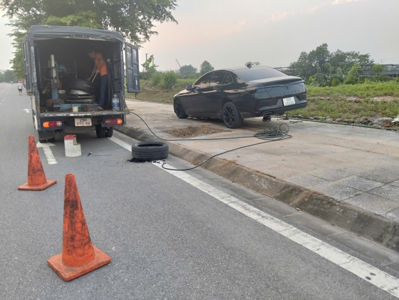 Vá lốp ô tô hà nội giá rẻ 24h- Vá xe ô to gần nhất- 036.333.6980