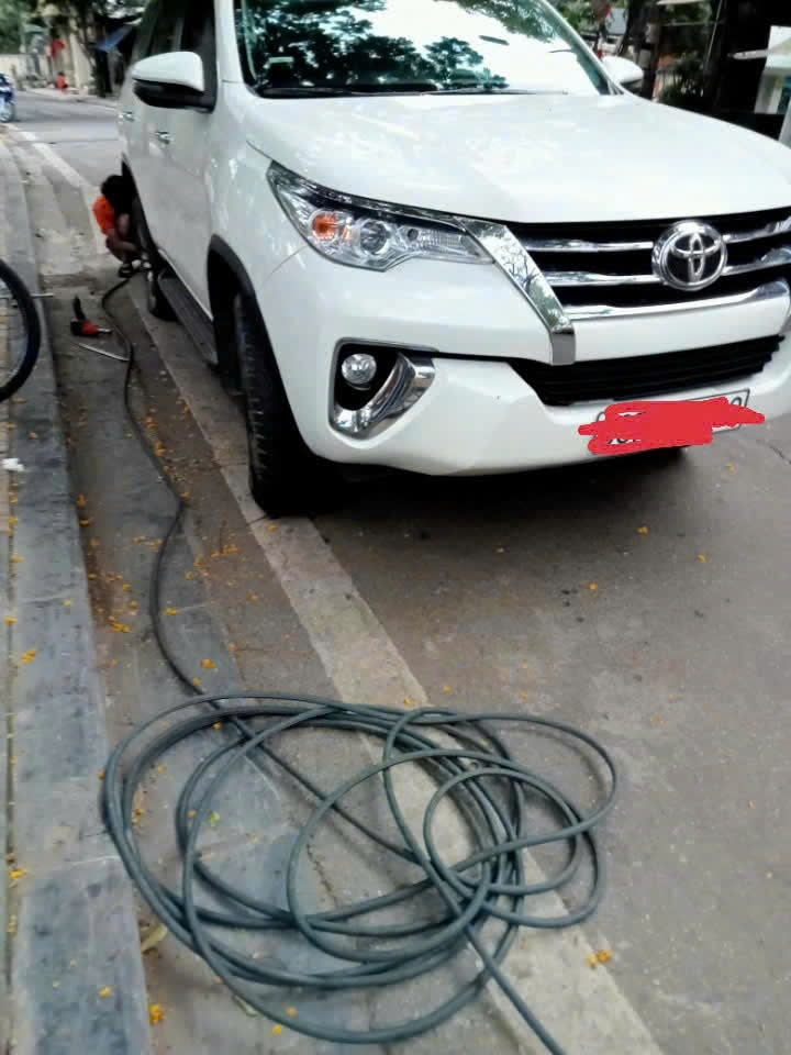 Vá lốp ô tô Ngã Tư Sở 24h- vá xe ô tô gần đây- Gọi 036.333.6980