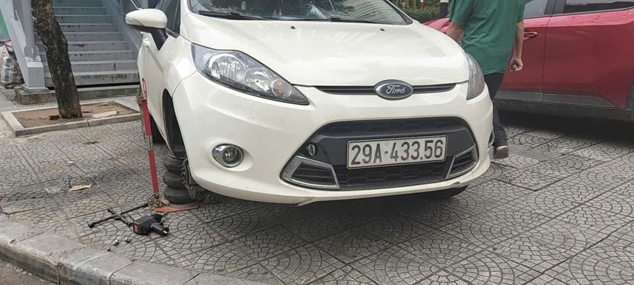 Vá lốp ô tô lưu động Ba Đình – vá lốp 24h- 036.333.6980