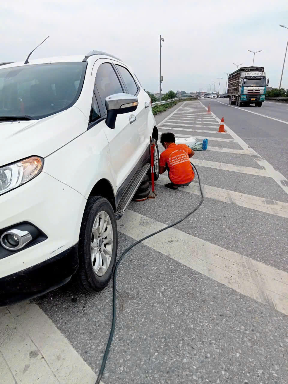 Cứu hộ lốp cao tốc Pháp Vân – Dịch vụ vá xe ô tô 24h- 036.333.6980