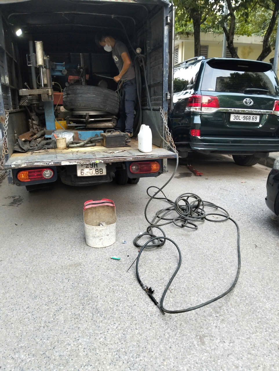 Vá lốp ô tô lưu động Thanh Xuân – Dịch vụ tại Hà Nội- 036.333.6980