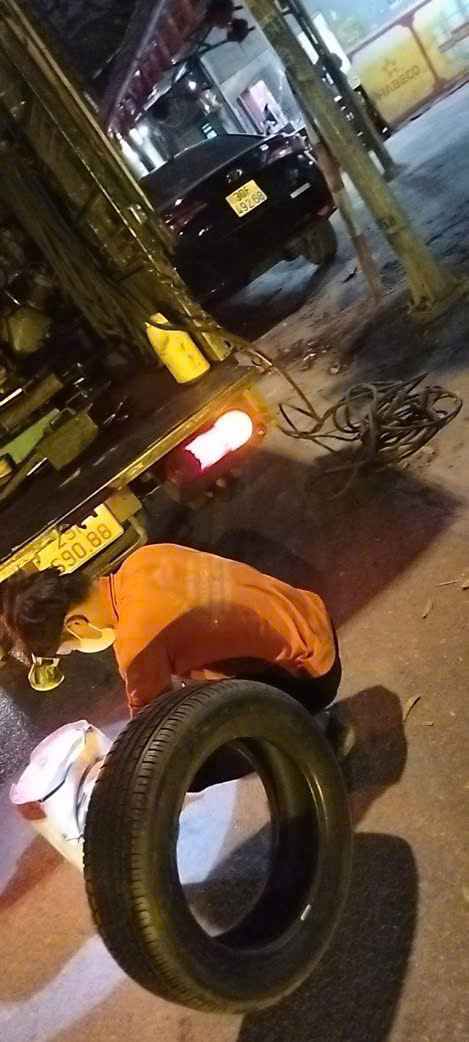Vá lốp xe ô tô tại Hà Nội- vá lốp lưu động 24h- 036.333.6980