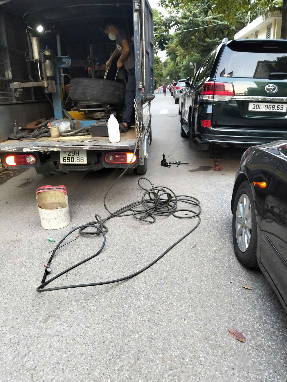 Cứu hô lốp hà nội gần nhất- Dịch vụ vá lốp xe ô tô 24h- 036.333.6980