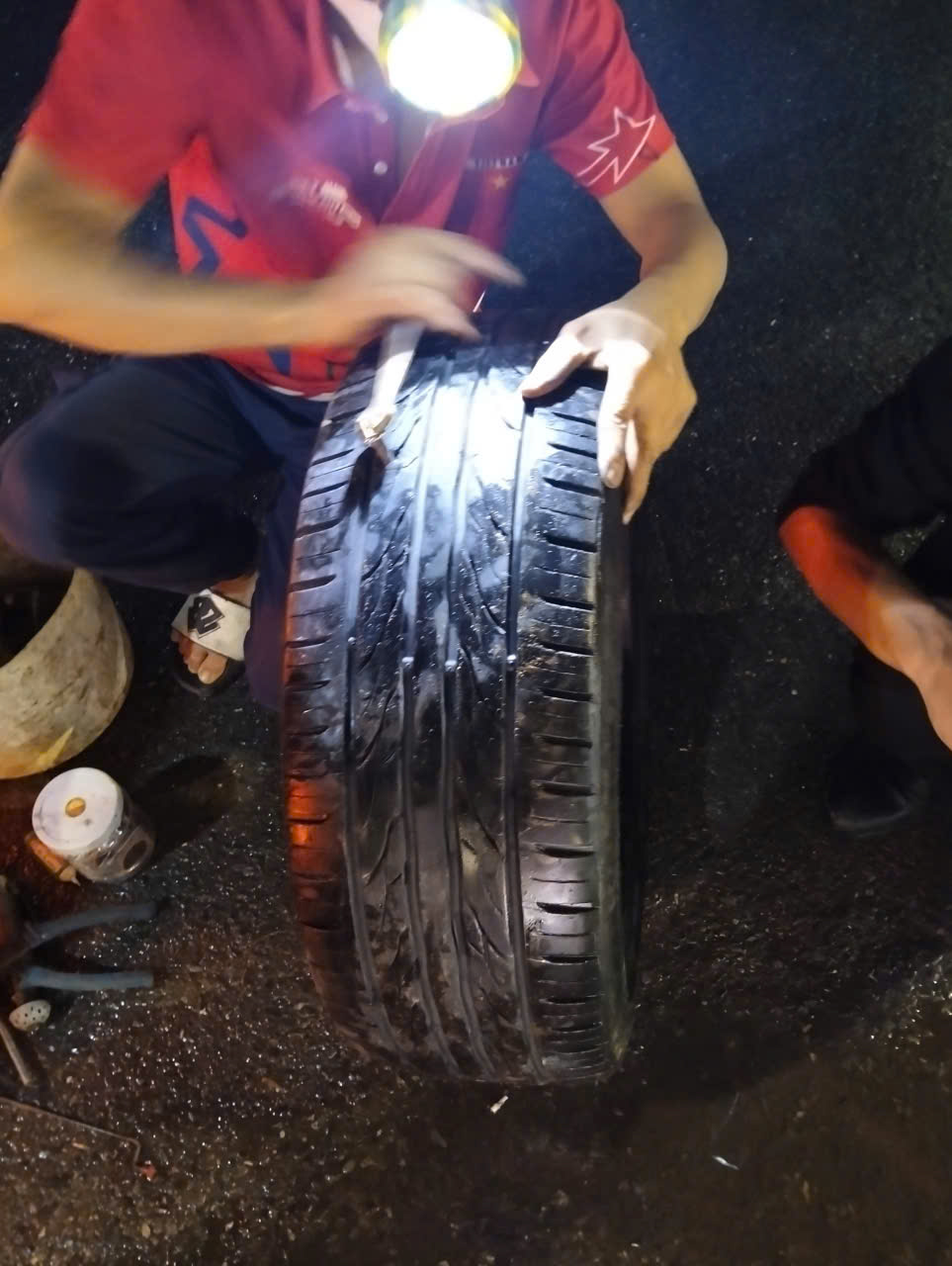 Dịch vụ vá xe lưu động Hoàn Kiếm – vá xe ô tô 24h- 036.333.6980