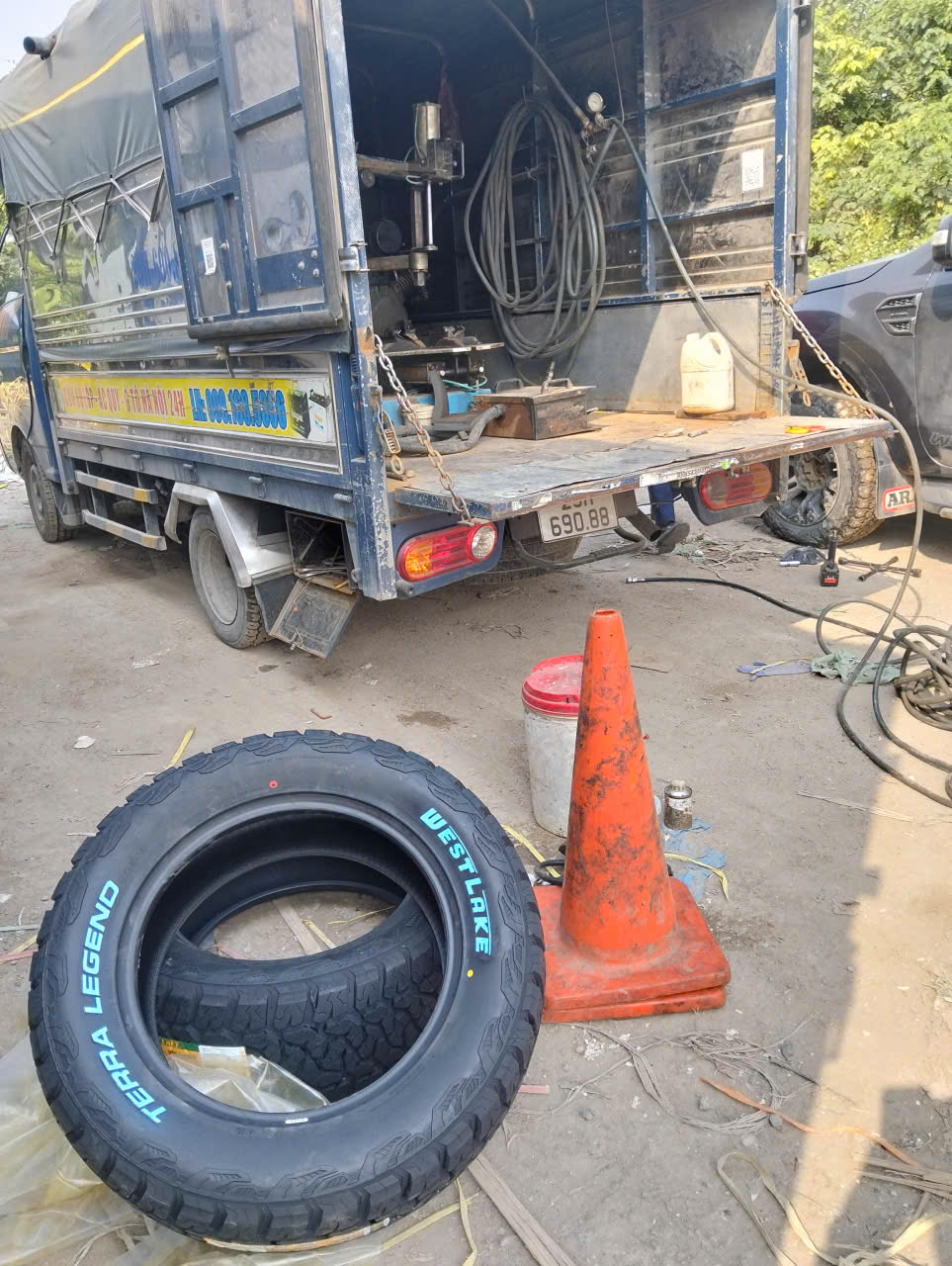 Vá lốp ô tô lưu động hà nội – vá xe ô tô 24h- 036.333.6980