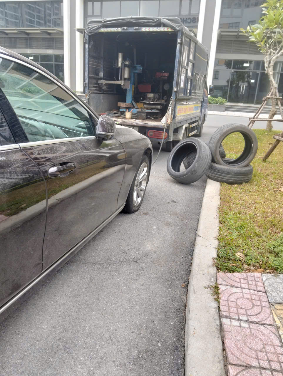 Vá lốp ô tô Đống Đa nhanh chóng và uy tín- Gọi 036.333.6980