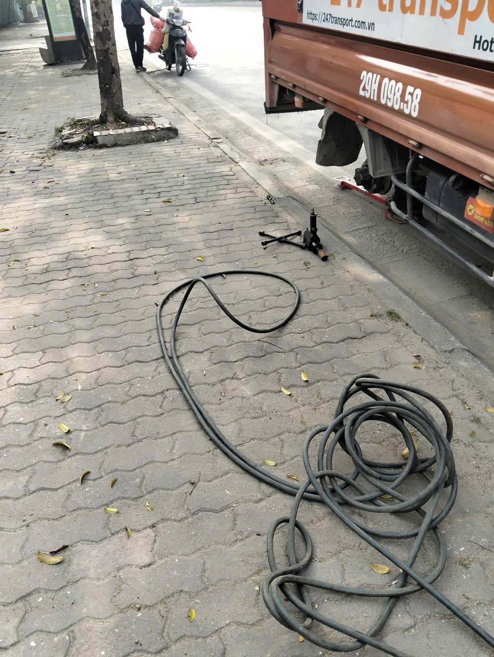 Dịch vụ vá lốp ô tô Khương Mai Hà Nội